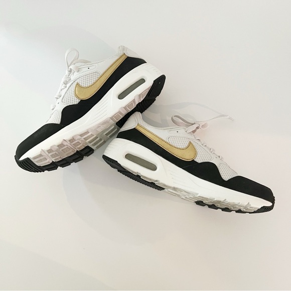 NIKE Women’s Air Max Nike Air Max Beige Metallic Gold - Picture 4 of 9